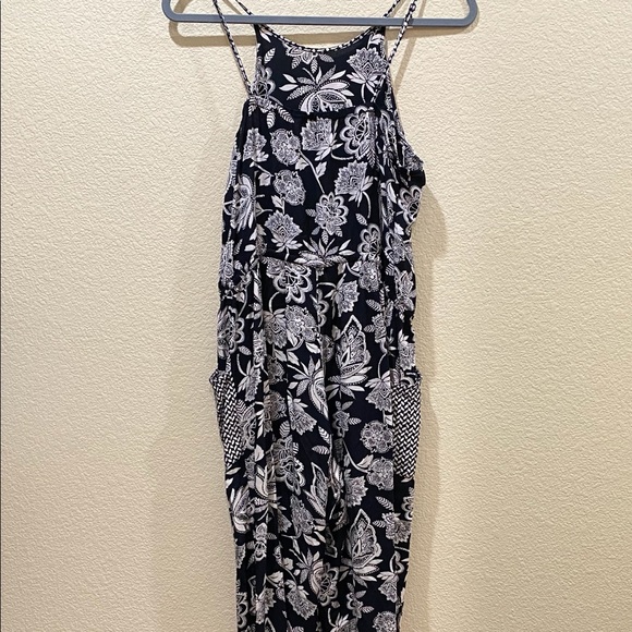 American Eagle Black Floral Jumpsuit - Picture 3 of 10